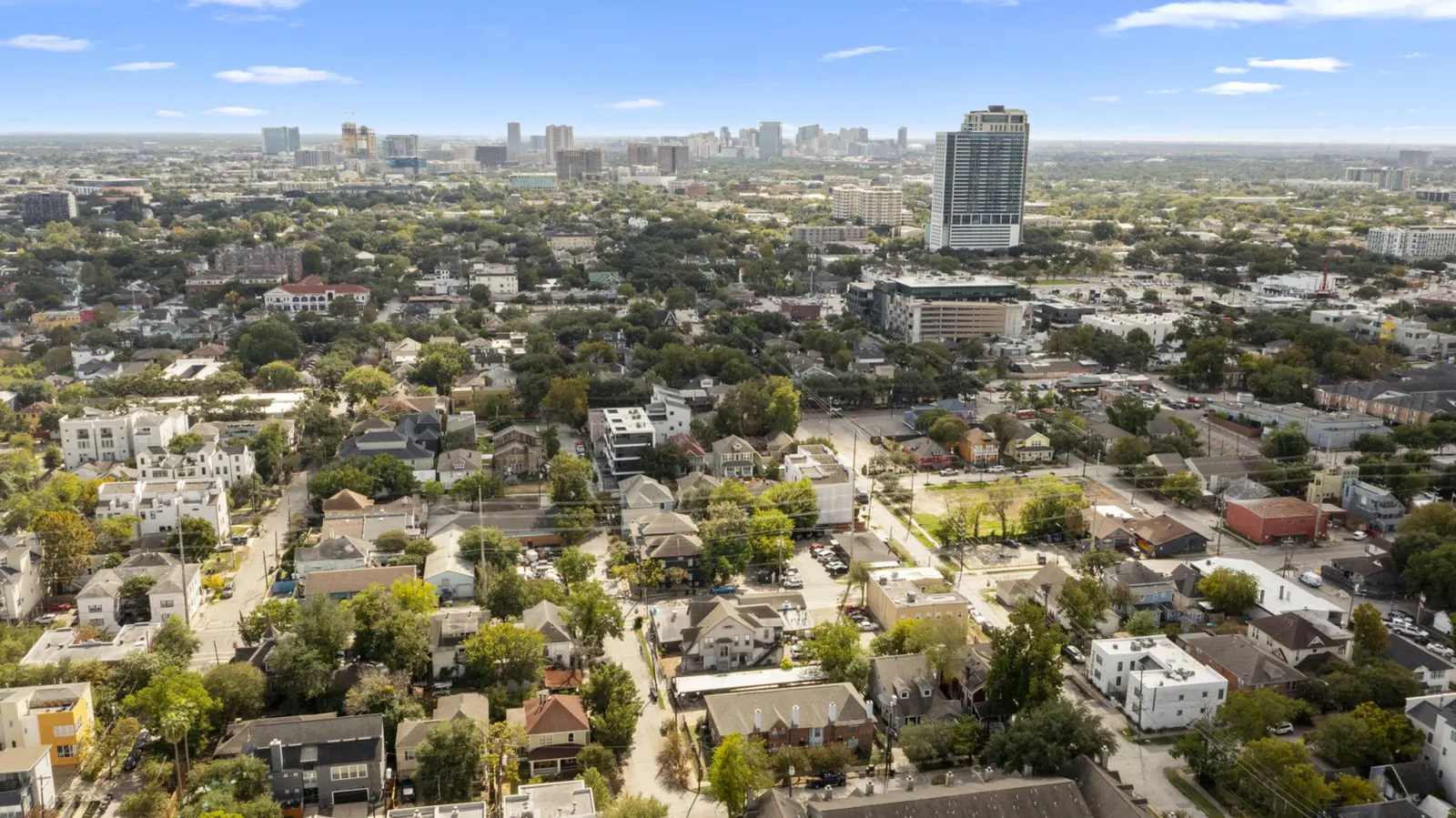Montrose 2BR Townhome, Gated Parking, Walk to Dining - Houston 19