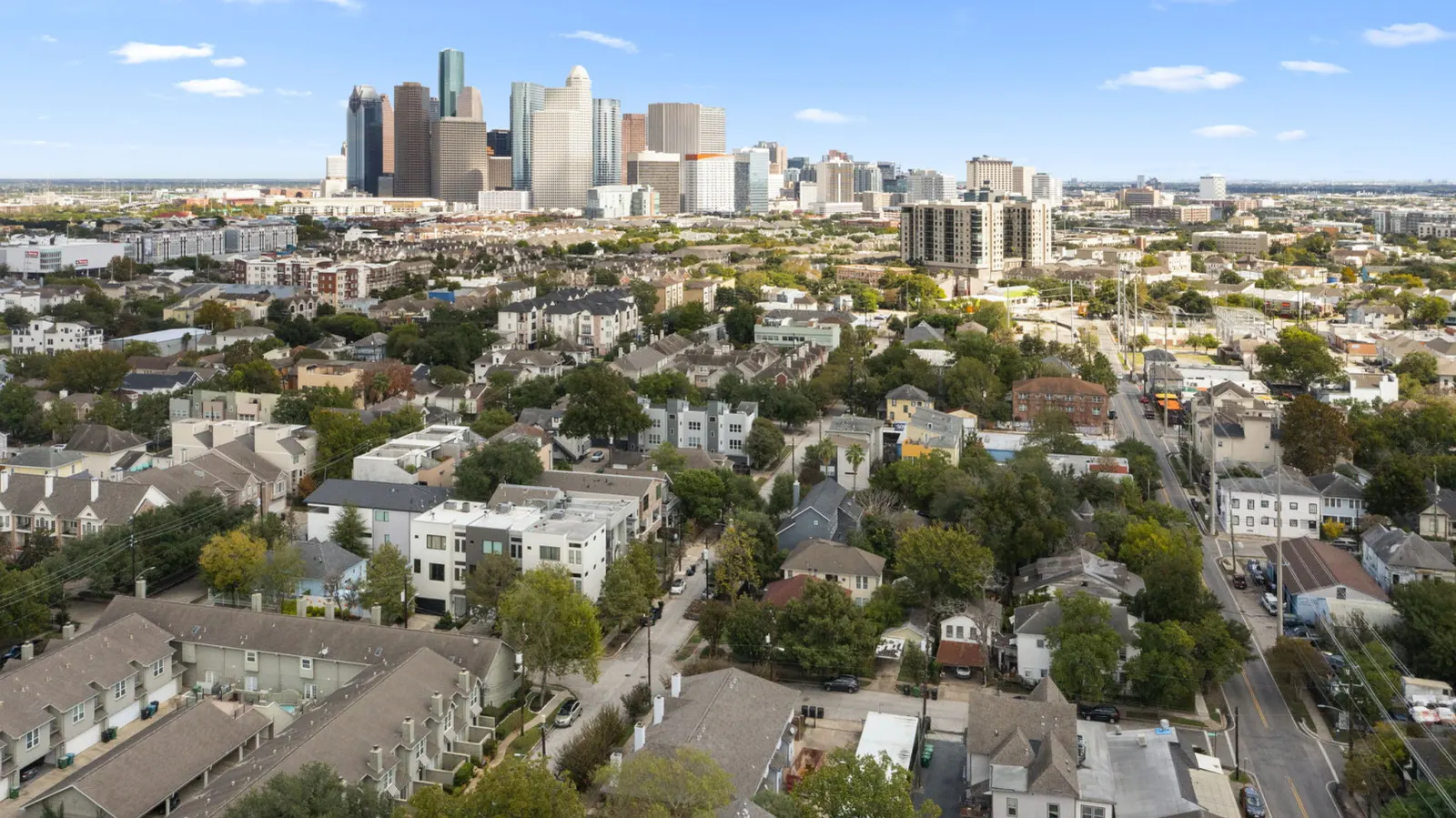Montrose 2BR Townhome, Gated Parking, Walk to Dining - Houston 20