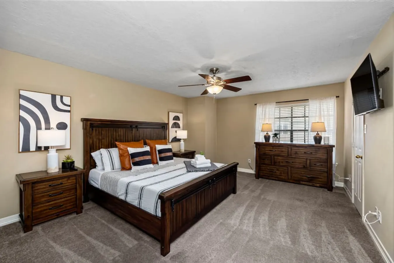 Montrose 2BR Townhome, Gated Parking, Walk to Dining - Houston — foto 3