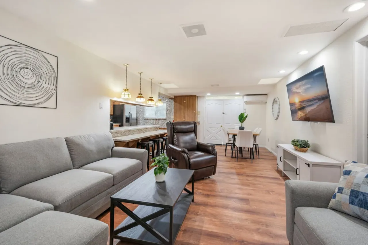 San Bernardino Home - Spacious, Close 2 Hospital