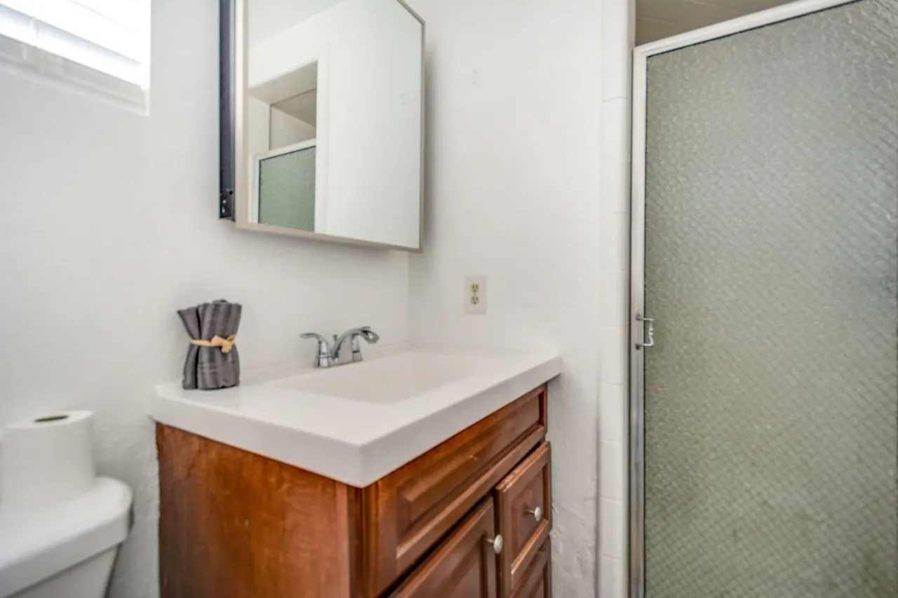 San Bernardino Home - Spacious, Close 2 Hospital 10