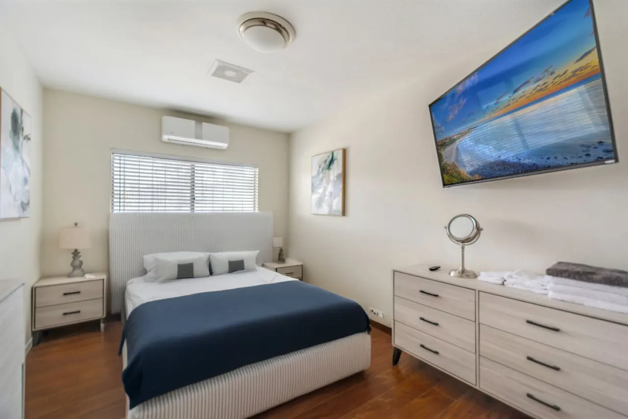 San Bernardino Home - Spacious, Close 2 Hospital 12