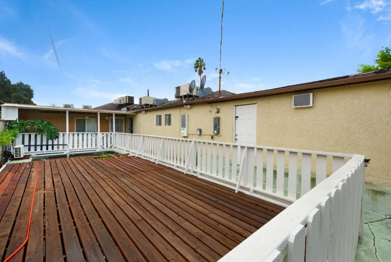 San Bernardino Home - Spacious, Close 2 Hospital 7