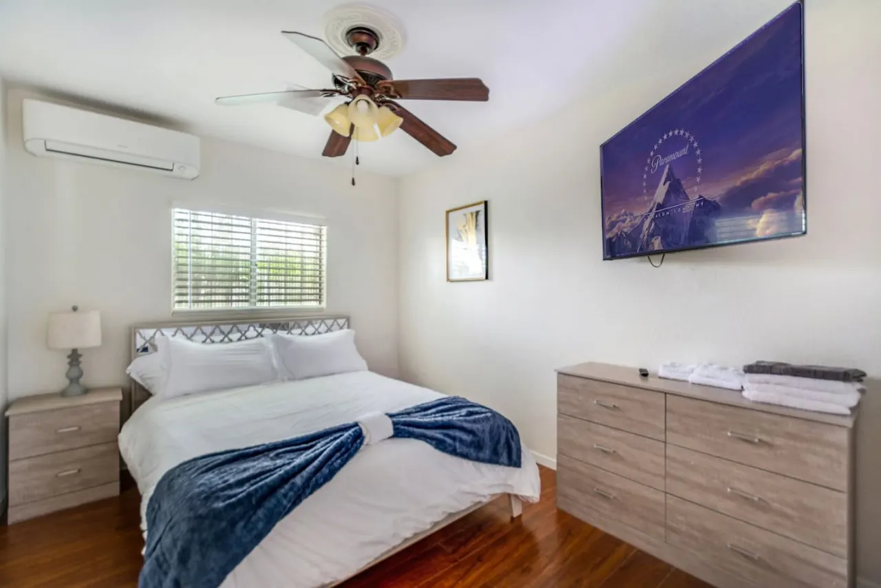 San Bernardino Home - Spacious, Close 2 Hospital 8
