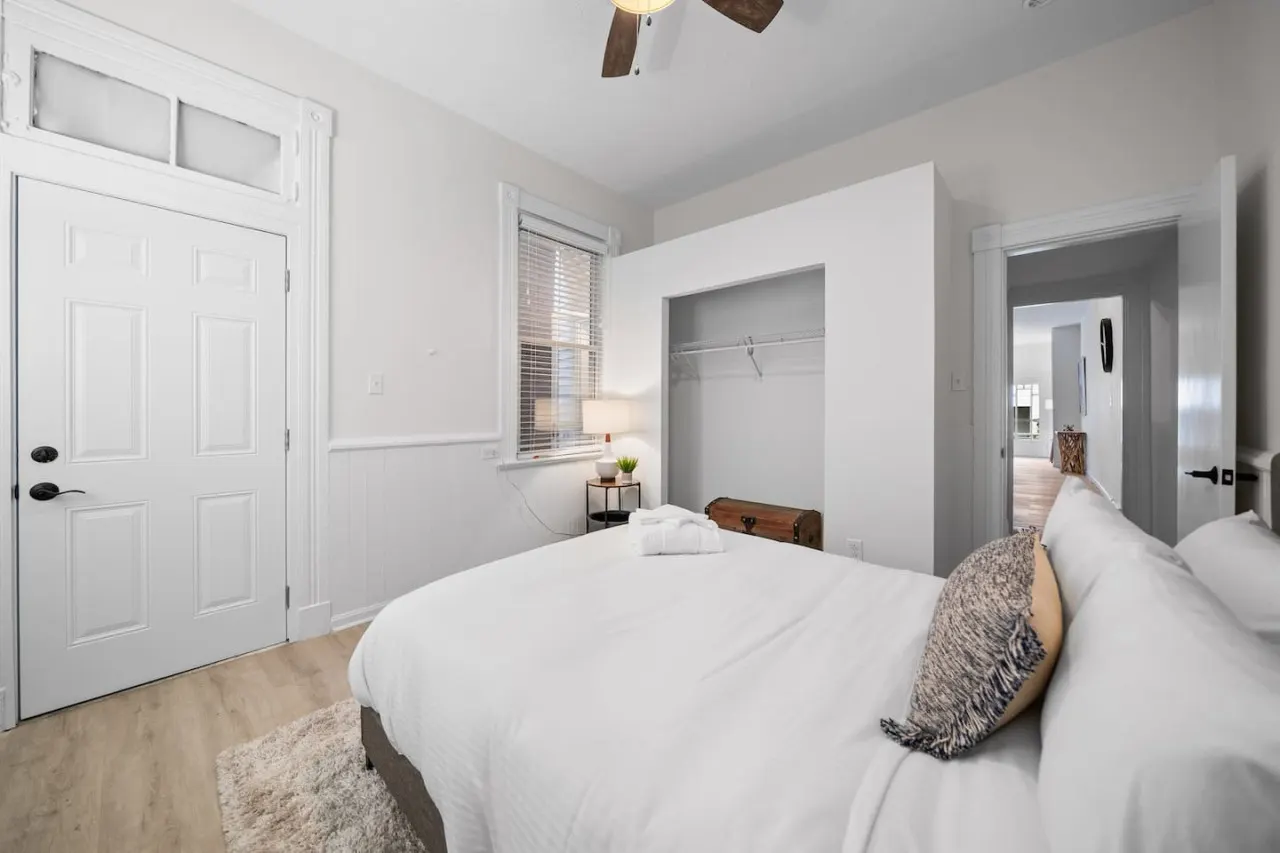 Stay in Style Charming Mt. Adams 1BR 17