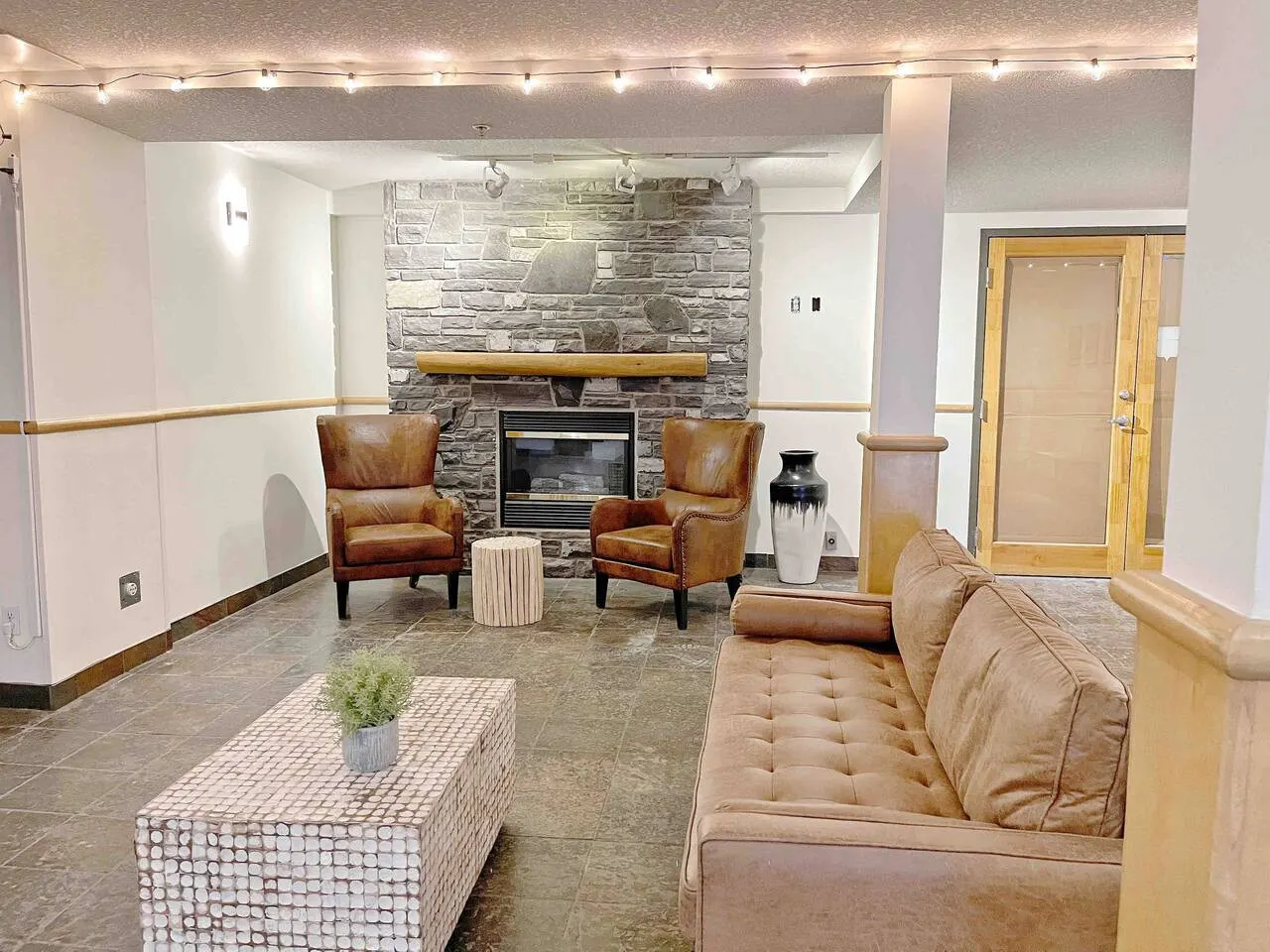 Windtower Lodge QenBed Heated UGParking Wlk2DT 6