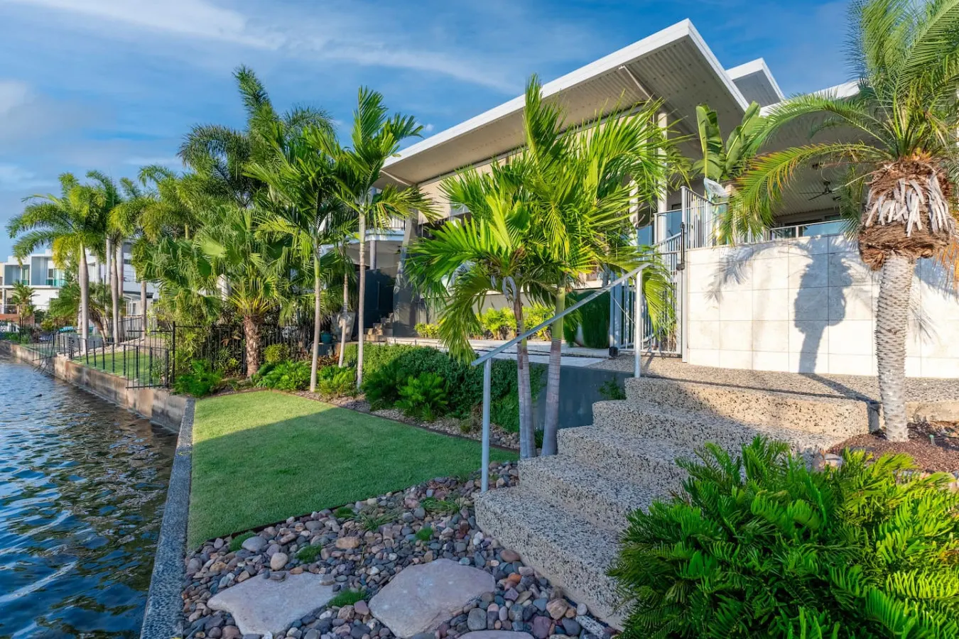Water-Front Paradise: Pool - BBQ - Balcony Dining 16