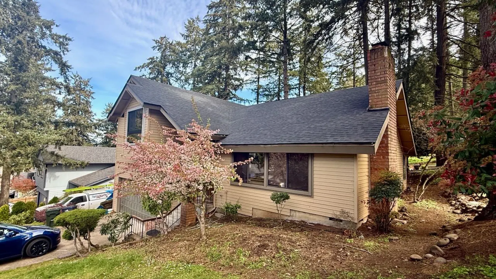 10 min to UO & Riverbend - Wooded Escape w/ Large Deck - EV Charger 11