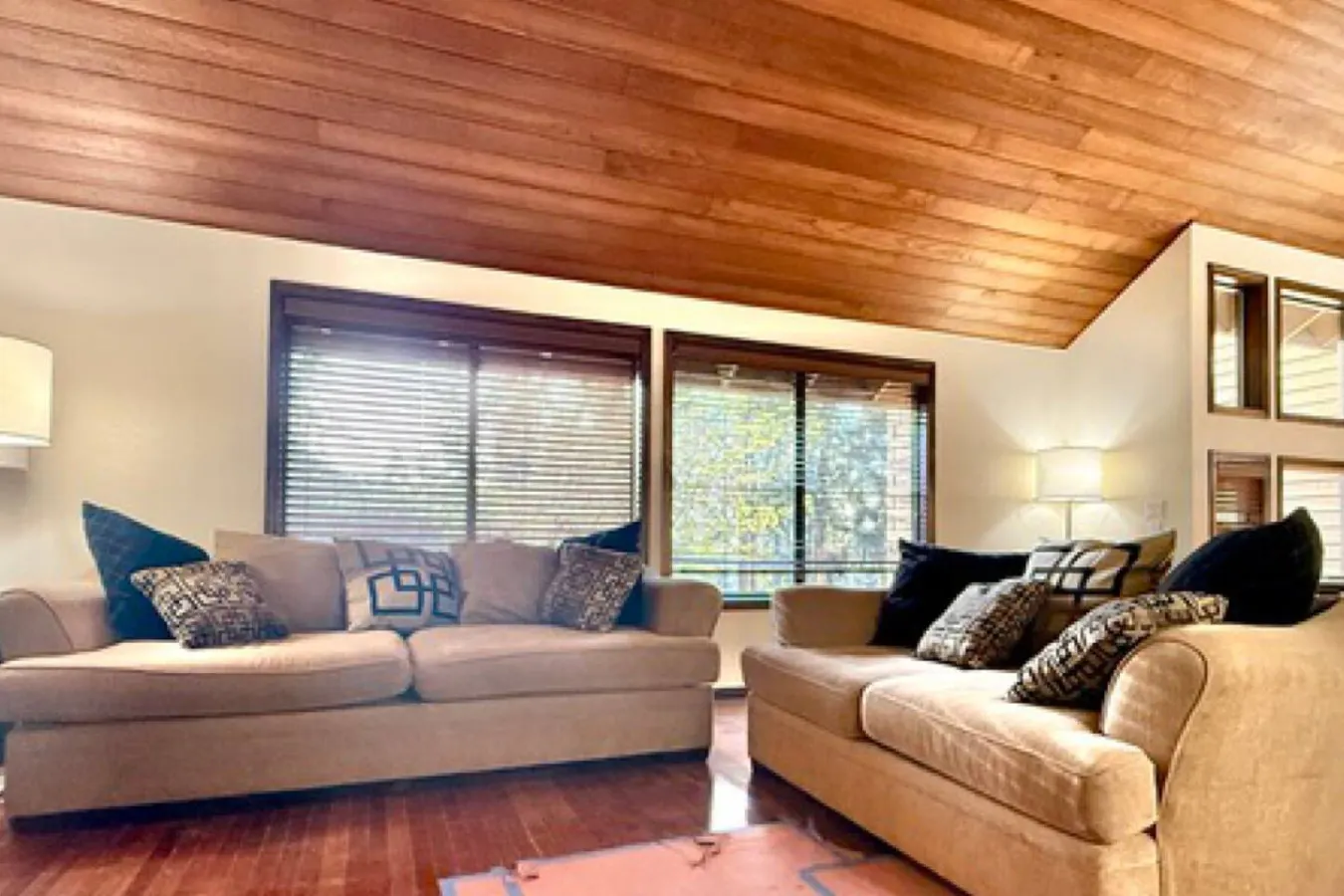 10 min to UO & Riverbend - Wooded Escape w/ Large Deck - EV Charger 6