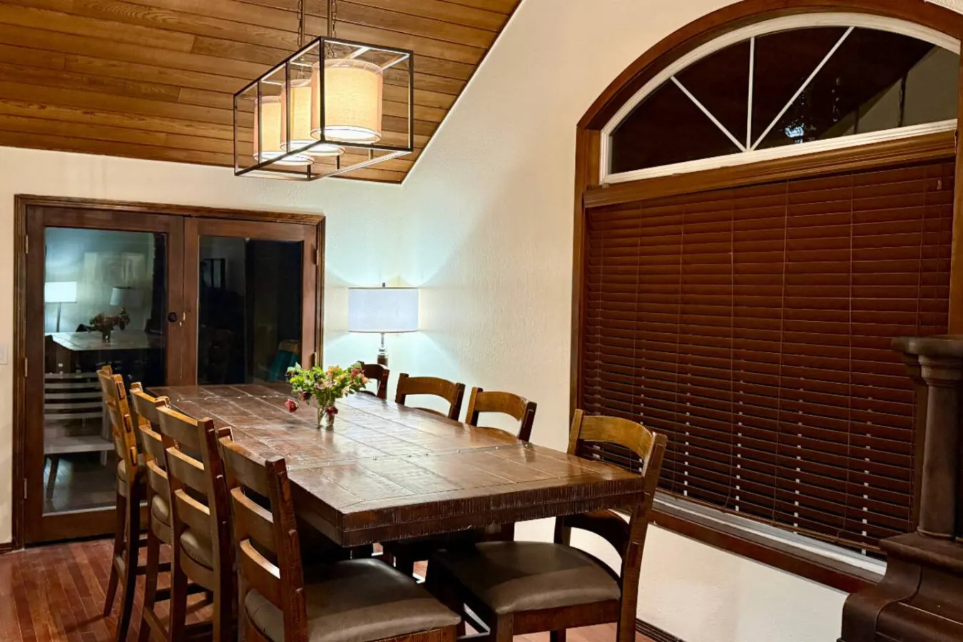 10 min to UO & Riverbend - Wooded Escape w/ Large Deck - EV Charger 7