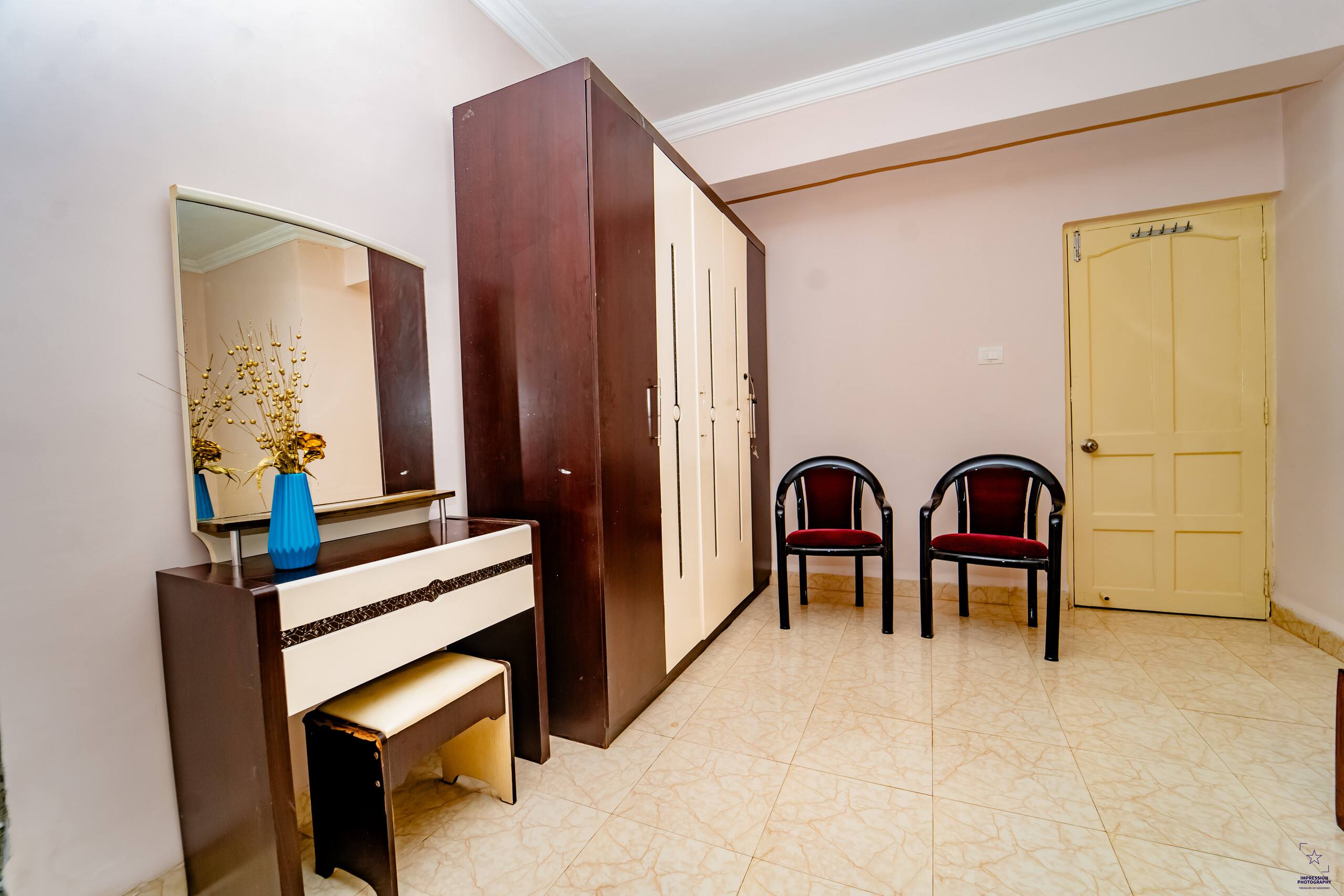 Pool view ground floor 2 BHK,6 guests,Near beaches 20