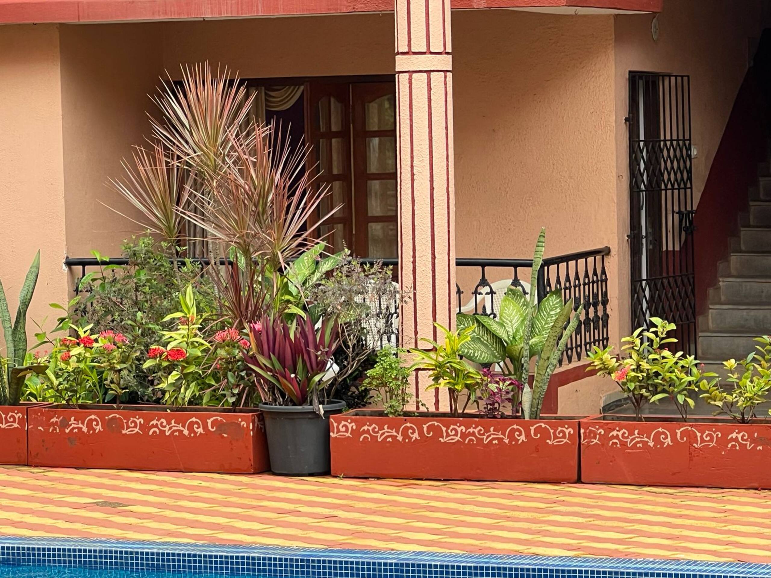 Pool view ground floor 2 BHK,6 guests,Near beaches 26