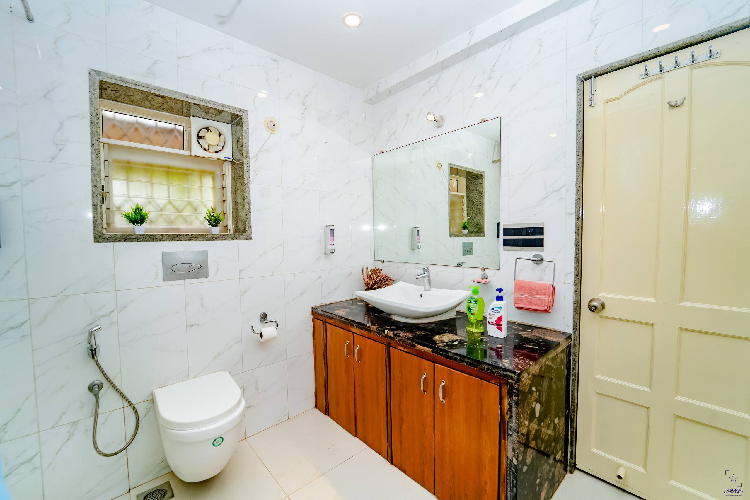 Pool view ground floor 2 BHK,6 guests,Near beaches 21