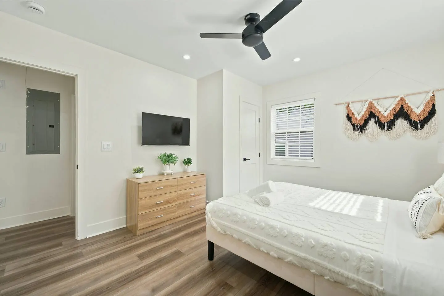 Cozy 3BR Home Near Mercedes Benz 9