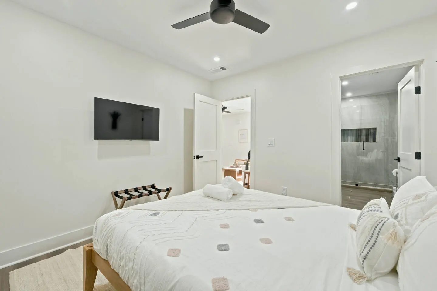 Cozy 3BR Home Near Mercedes Benz 12