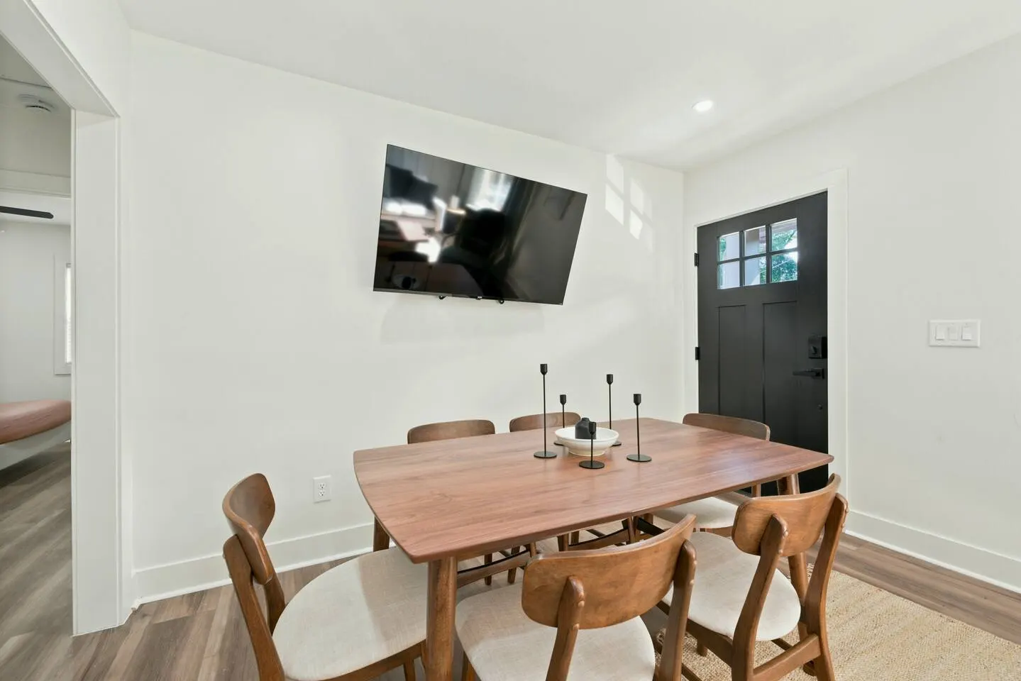 Cozy 3BR Home Near Mercedes Benz 6
