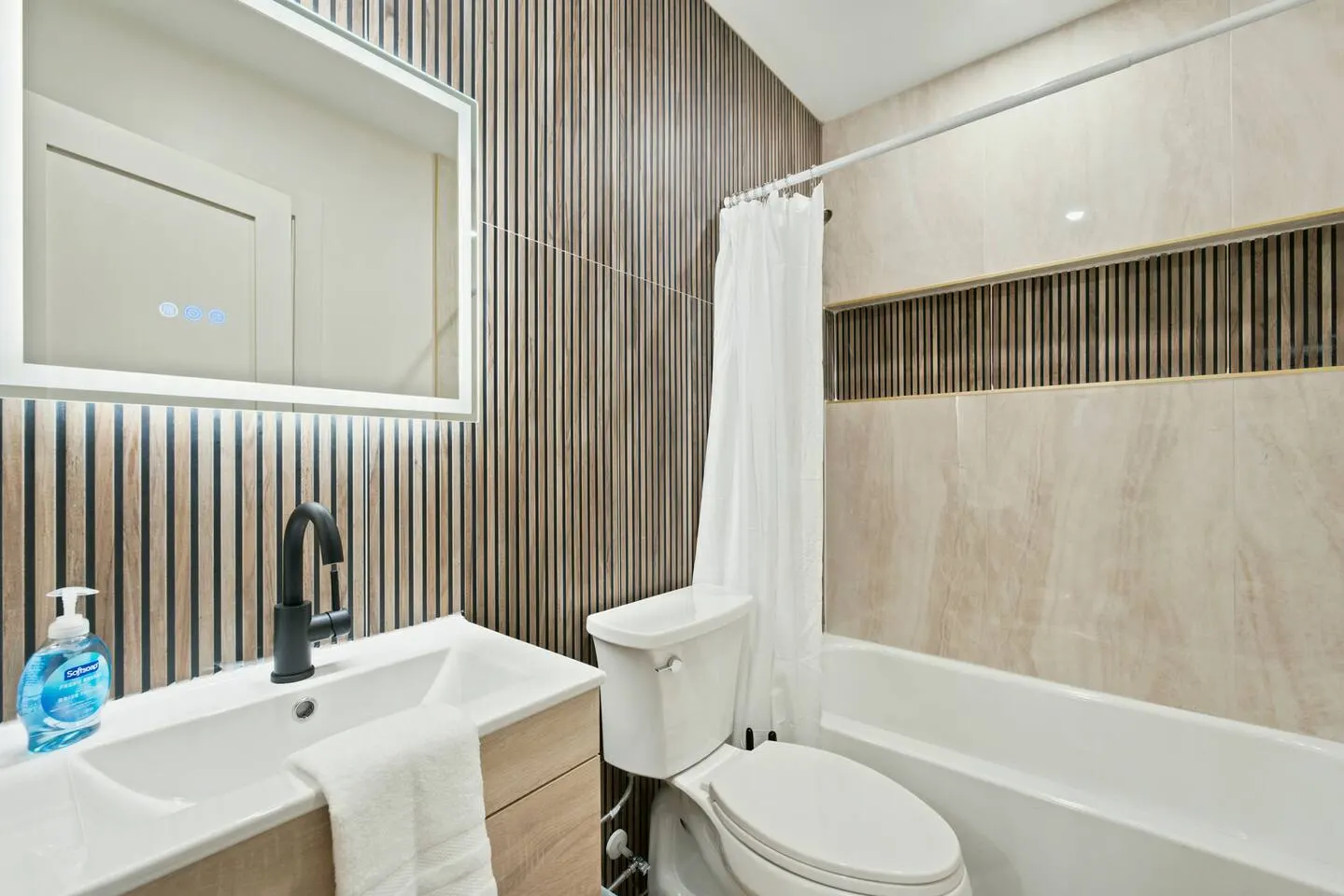 Cozy 3BR Home Near Mercedes Benz 7