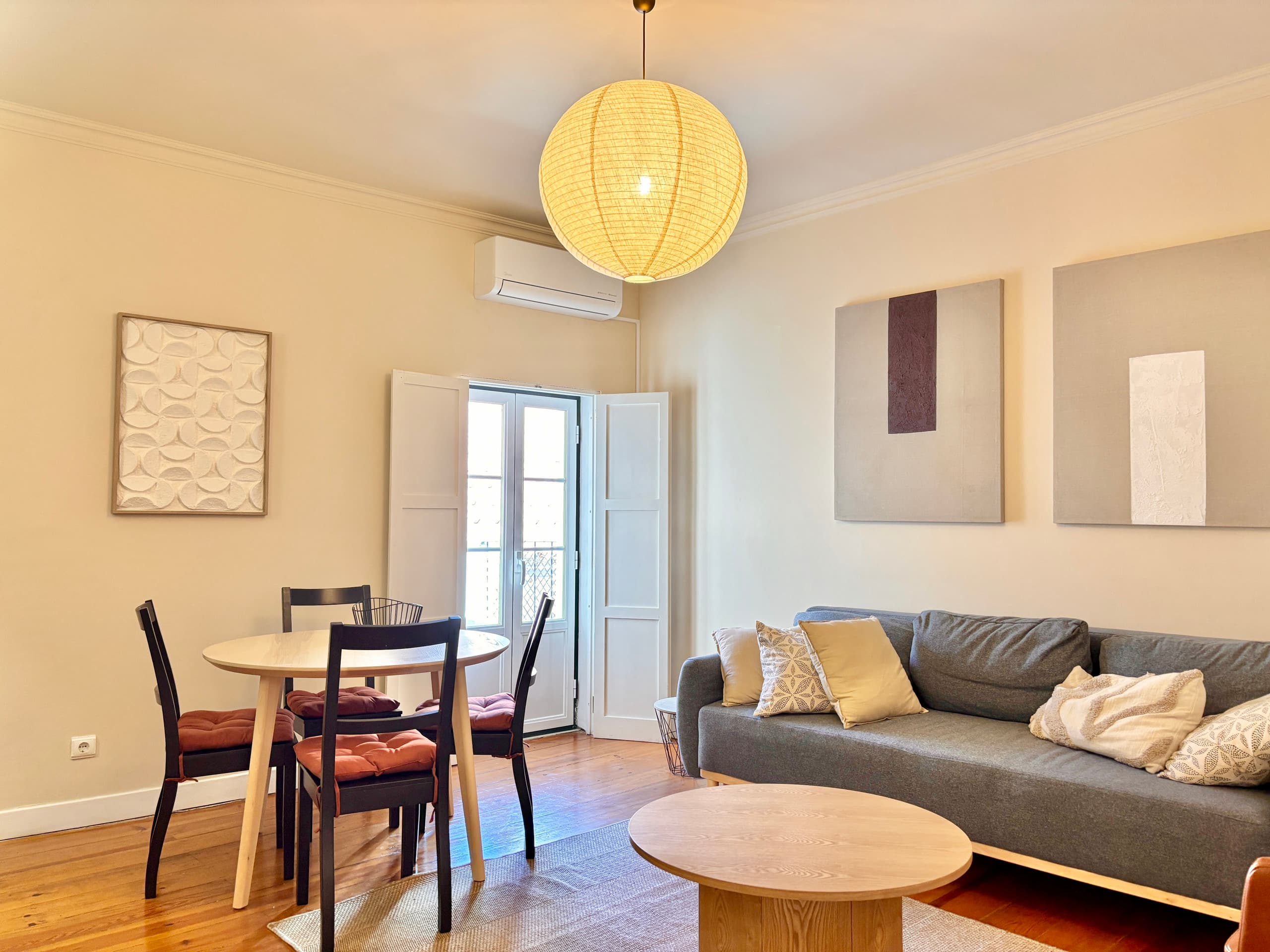 Alfama Apartment near the River Space and Charm 1