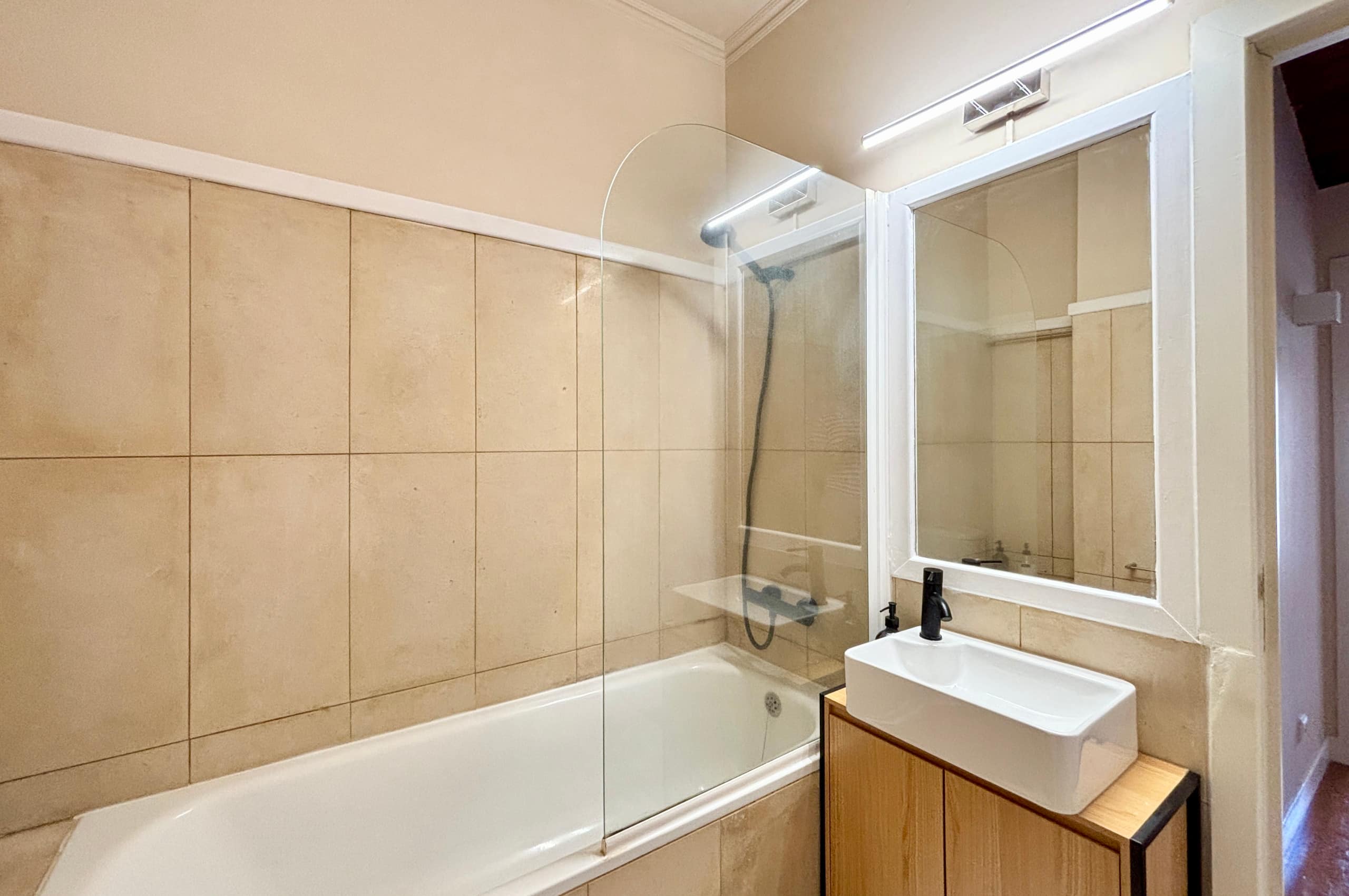 Alfama Apartment near the River Space and Charm 8