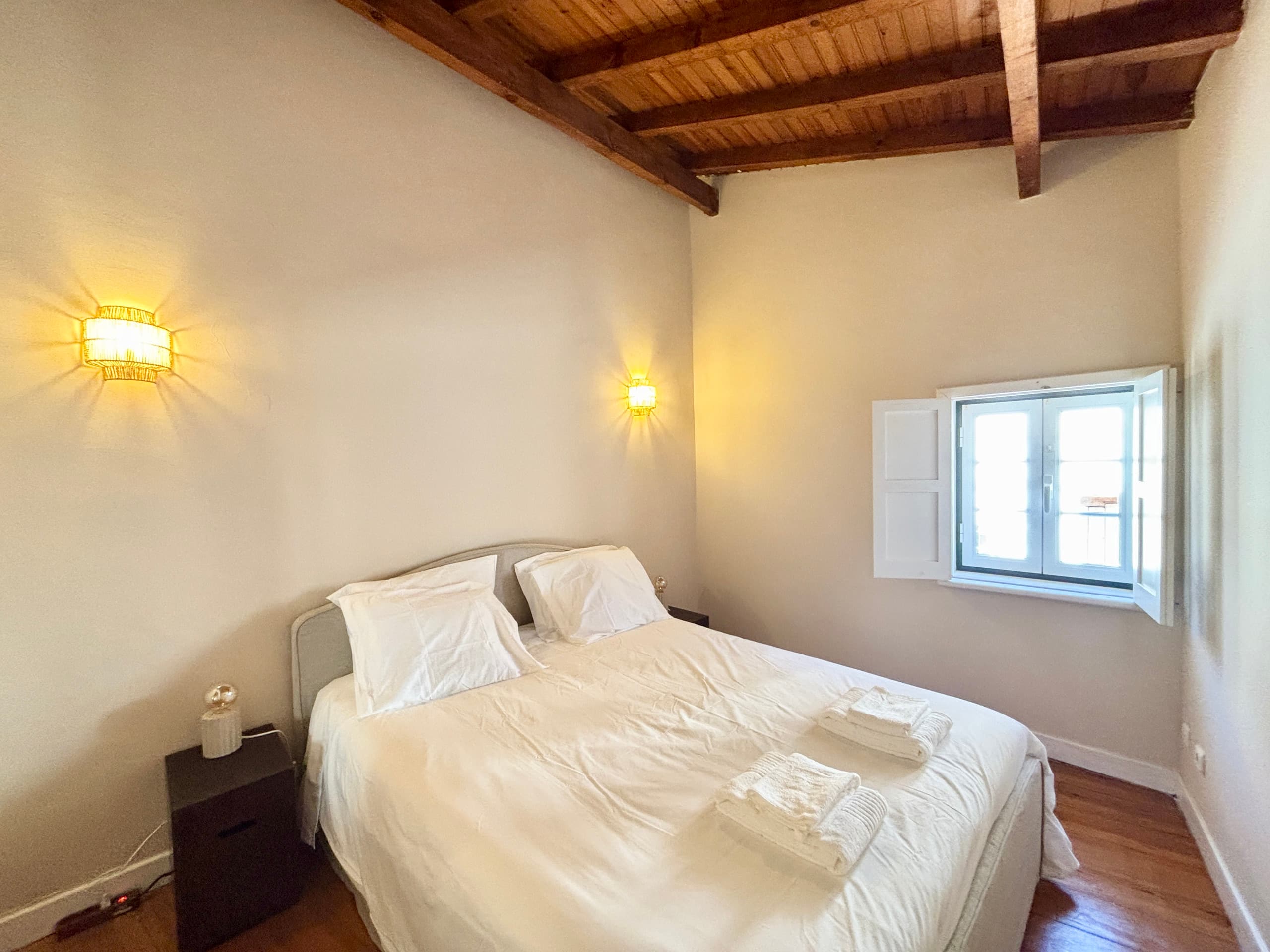 Alfama Apartment near the River Space and Charm 15