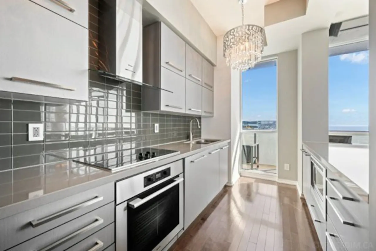 Stunning 2BR Penthouse Awe-Inspiring Views 2