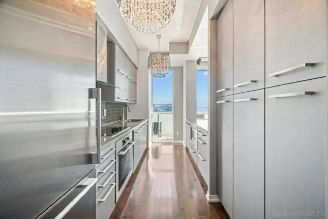 Stunning 2BR Penthouse Awe-Inspiring Views 11