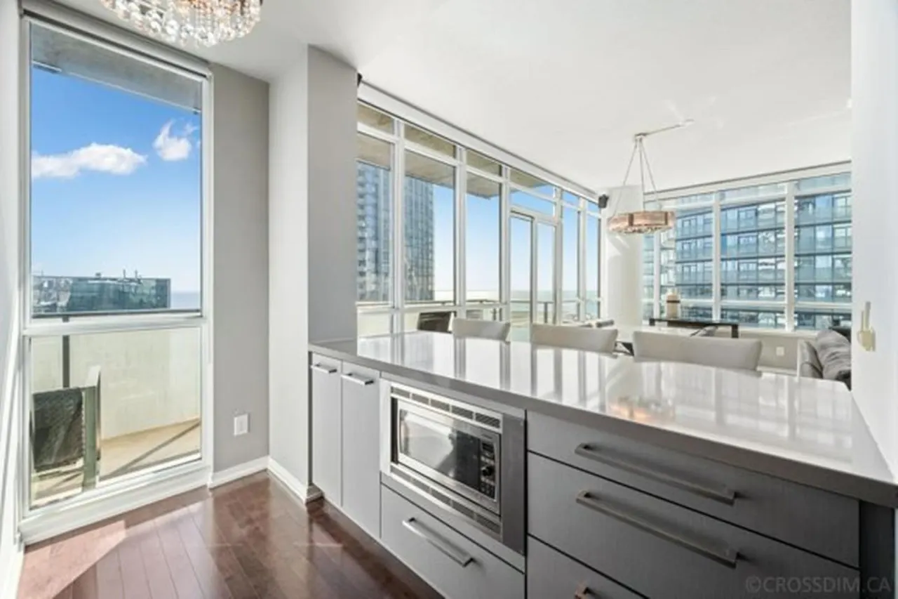 Stunning 2BR Penthouse Awe-Inspiring Views 12
