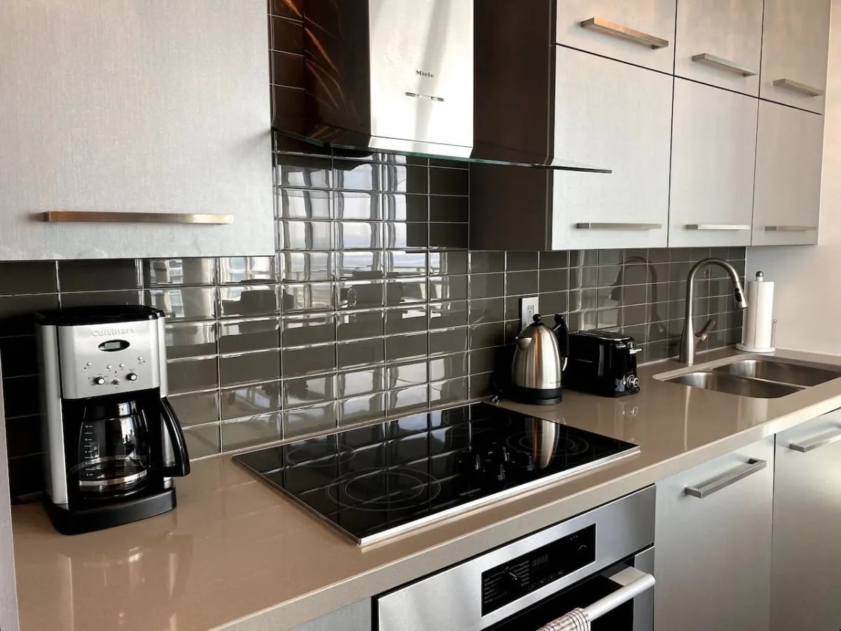Stunning 2BR Penthouse Awe-Inspiring Views 13
