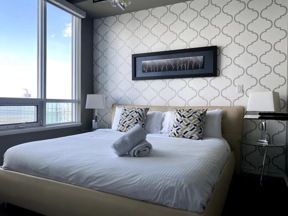 Stunning 2BR Penthouse Awe-Inspiring Views 14