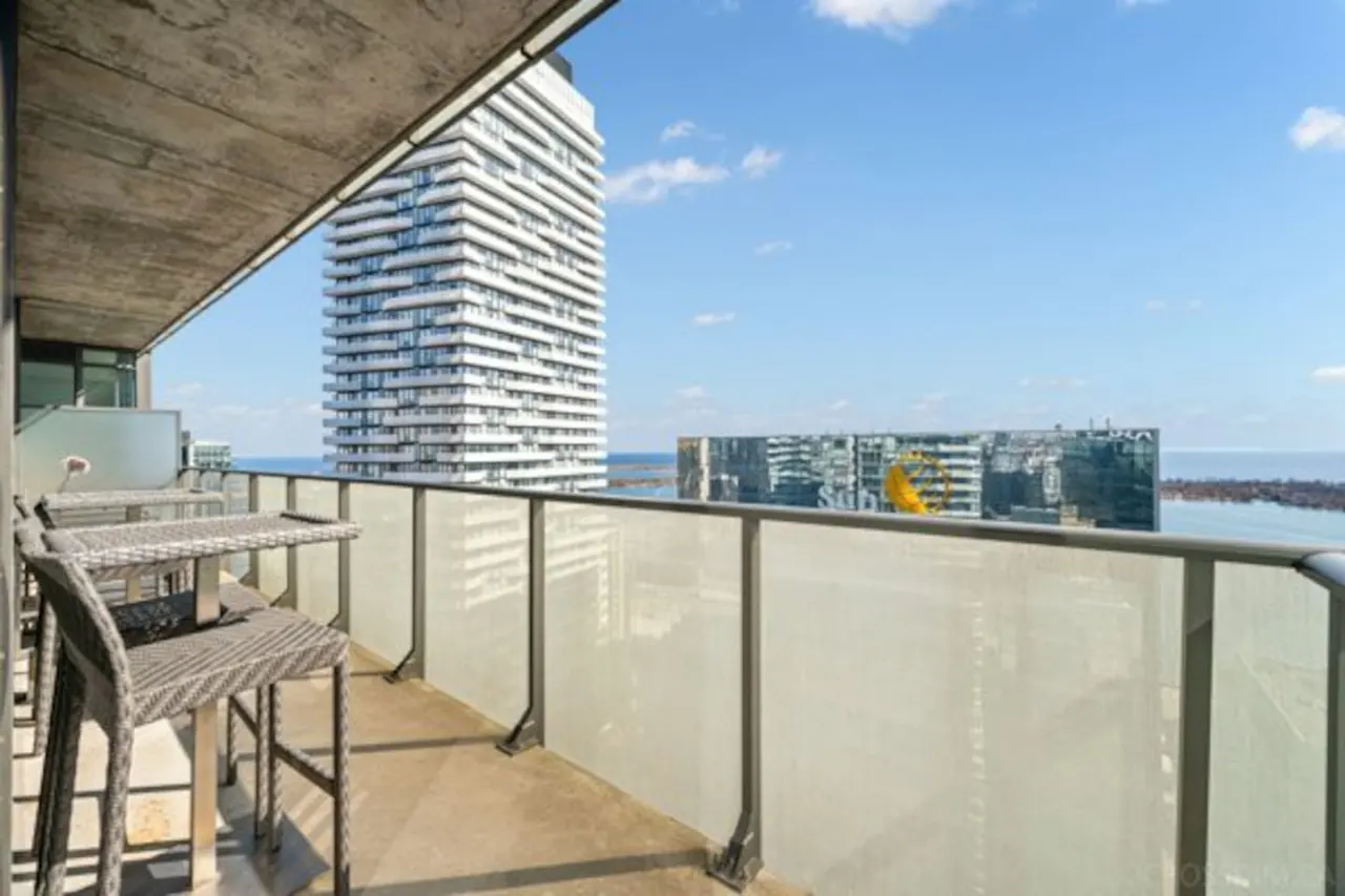 Stunning 2BR Penthouse Awe-Inspiring Views 18