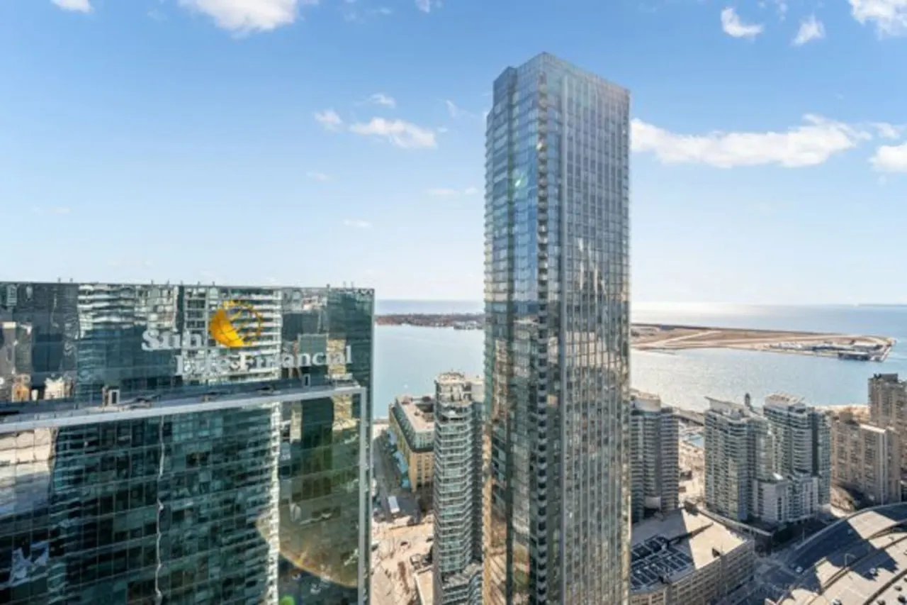 Stunning 2BR Penthouse Awe-Inspiring Views 19