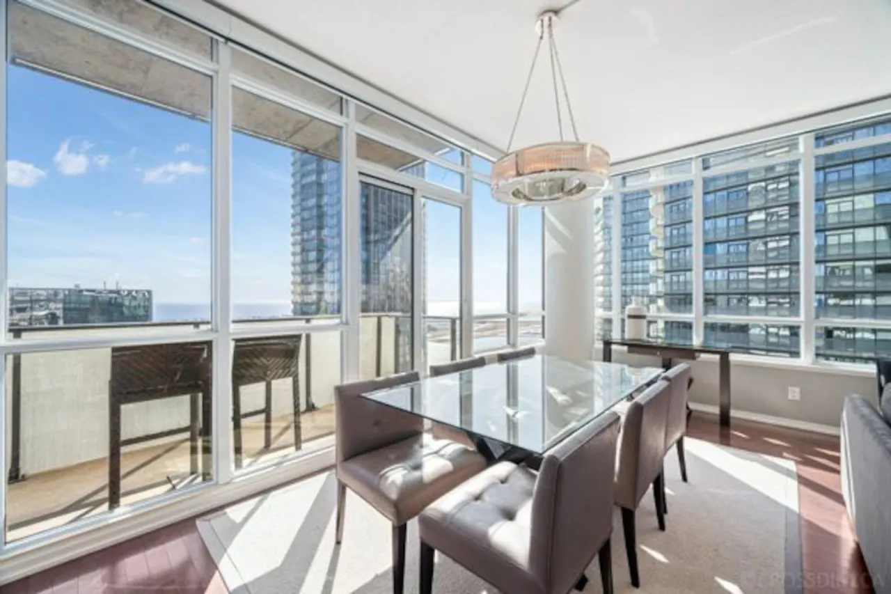 Stunning 2BR Penthouse Awe-Inspiring Views 3