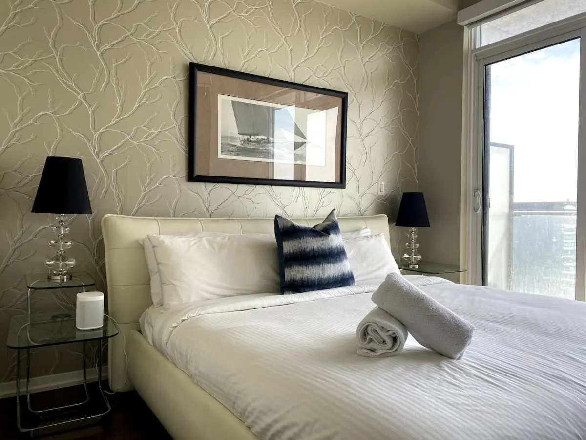 Stunning 2BR Penthouse Awe-Inspiring Views 4
