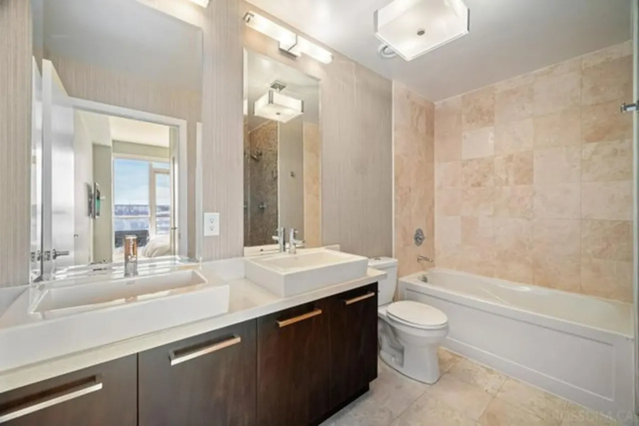 Stunning 2BR Penthouse Awe-Inspiring Views 6