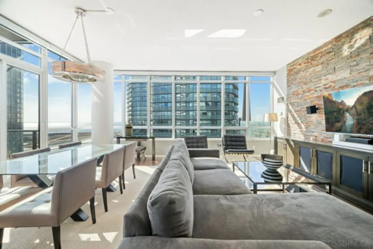 Stunning 2BR Penthouse Awe-Inspiring Views 8