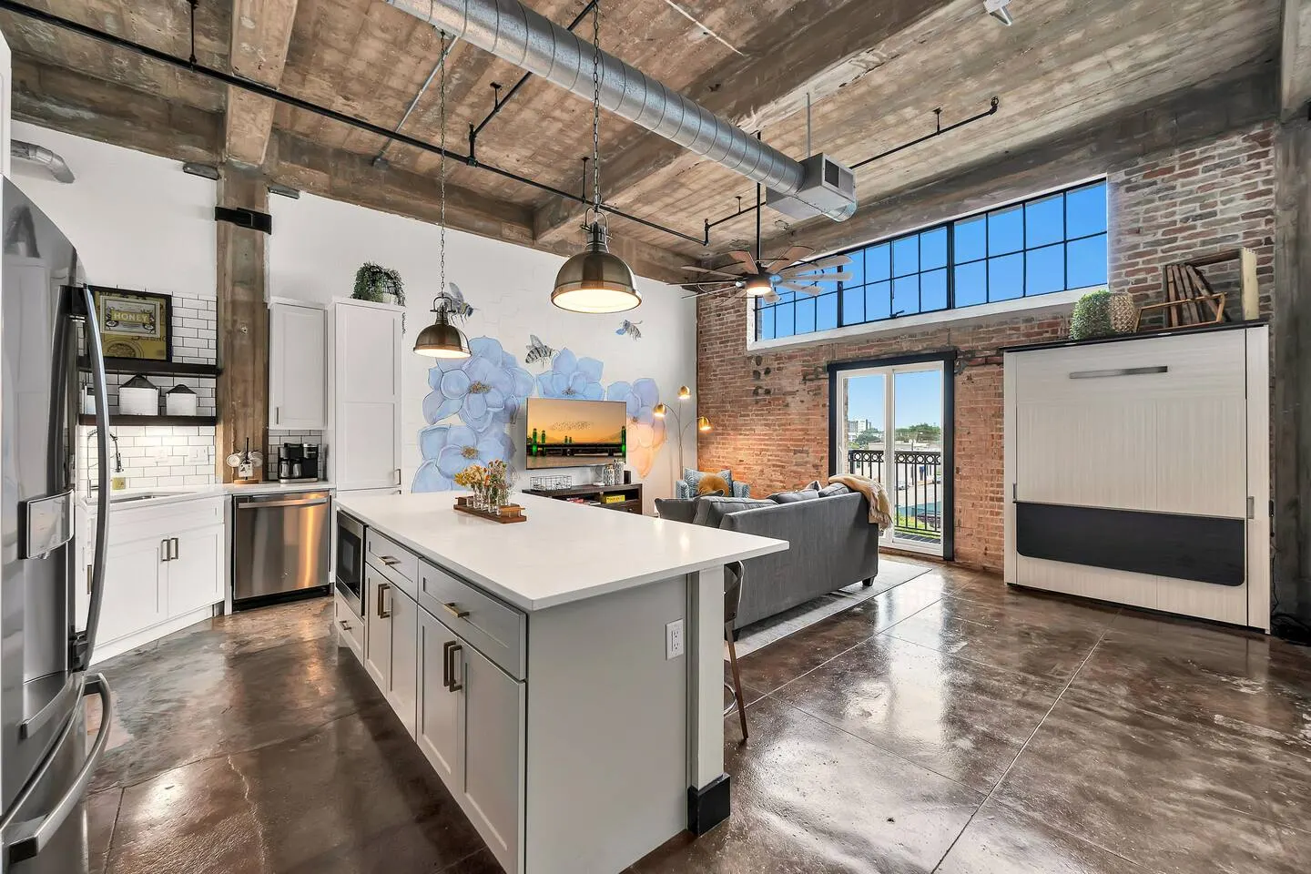 The Beehive - The Buzz of Downtown Waco 10