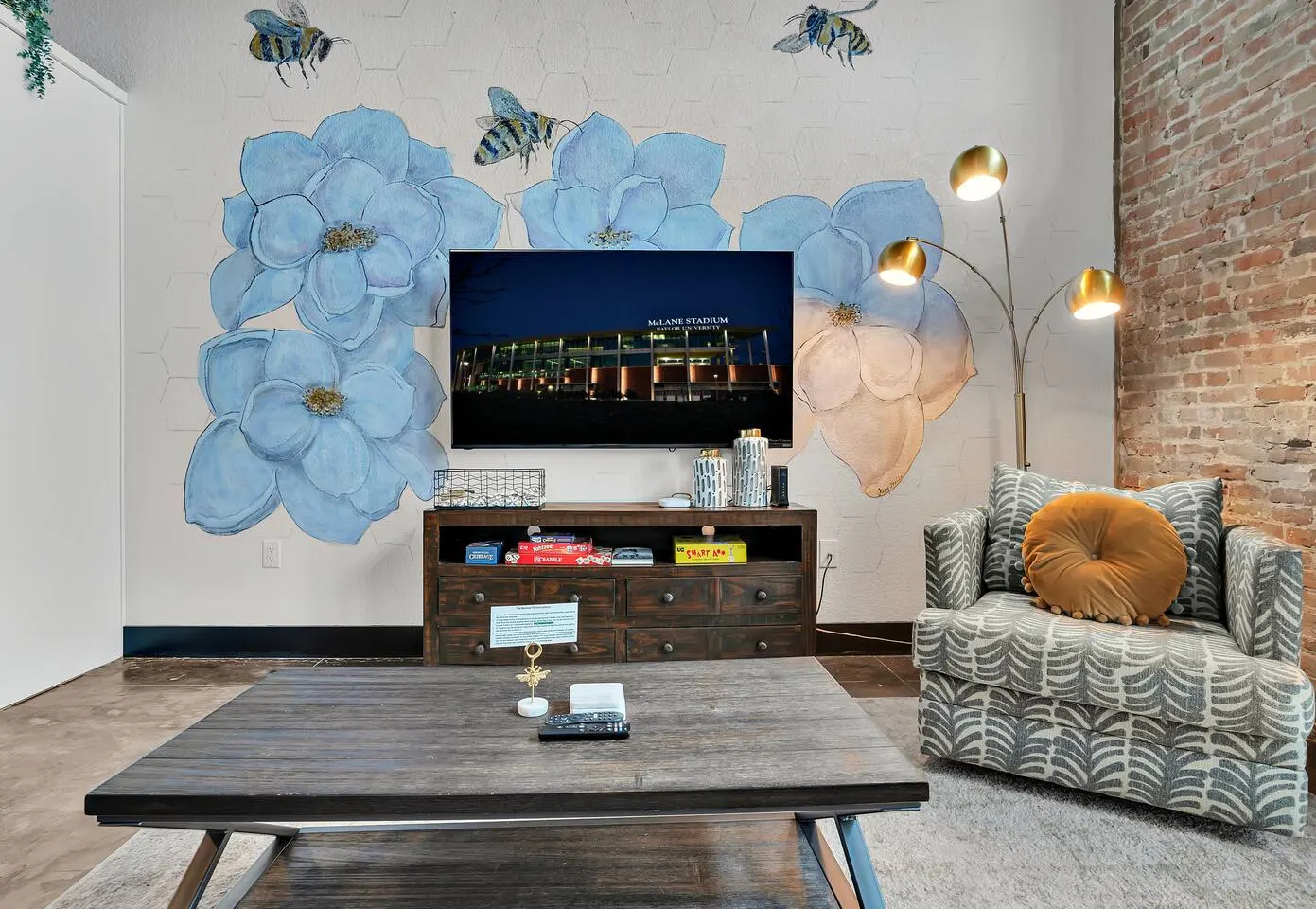 The Beehive - The Buzz of Downtown Waco 13