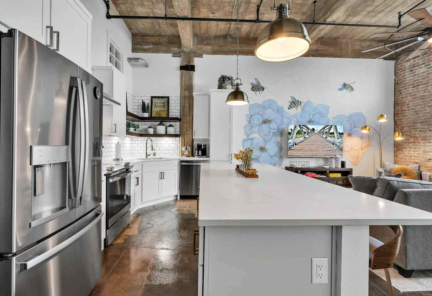 The Beehive - The Buzz of Downtown Waco 14