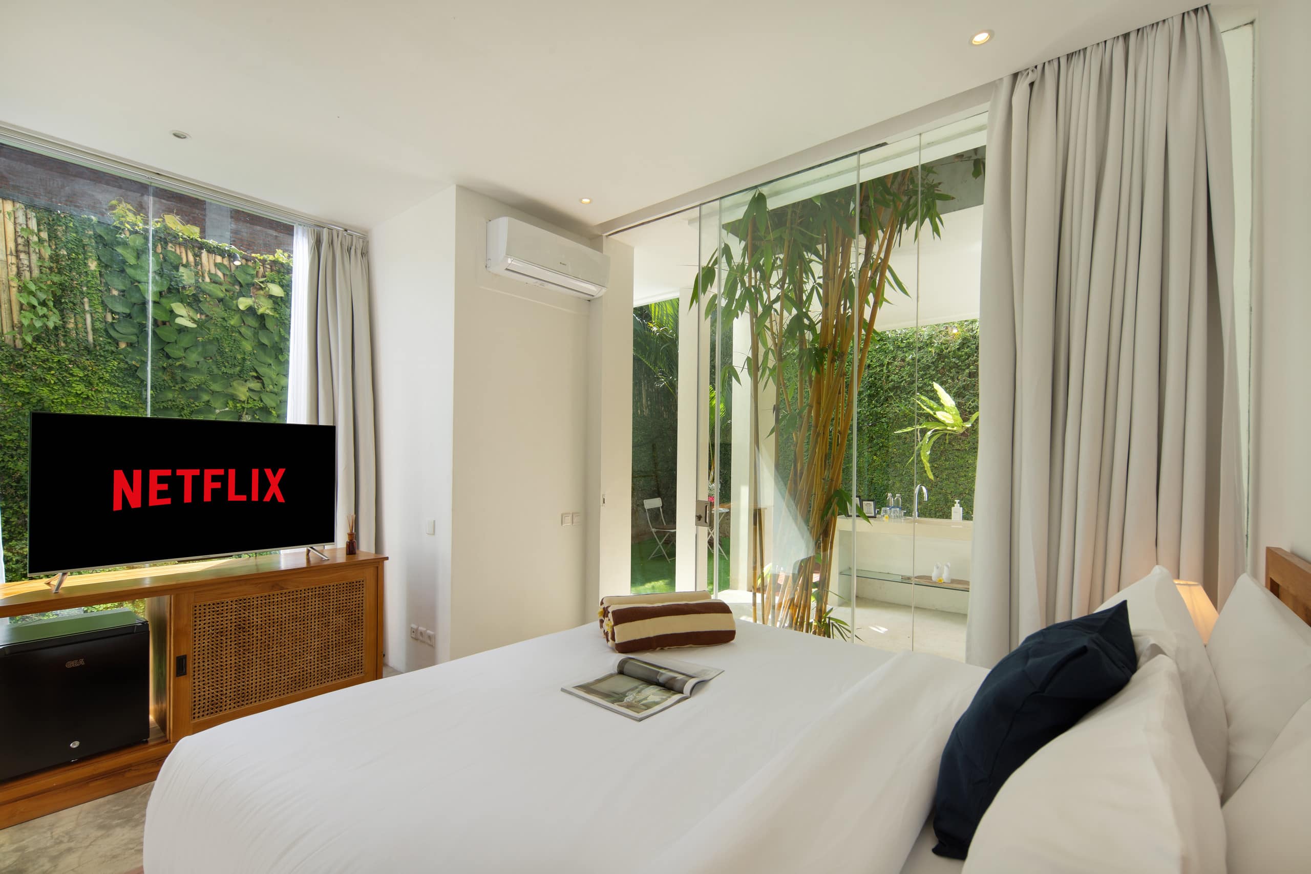 Huge&Trendy/ 7 BEDR Pool Villa/ Near Beach & Clubs 24