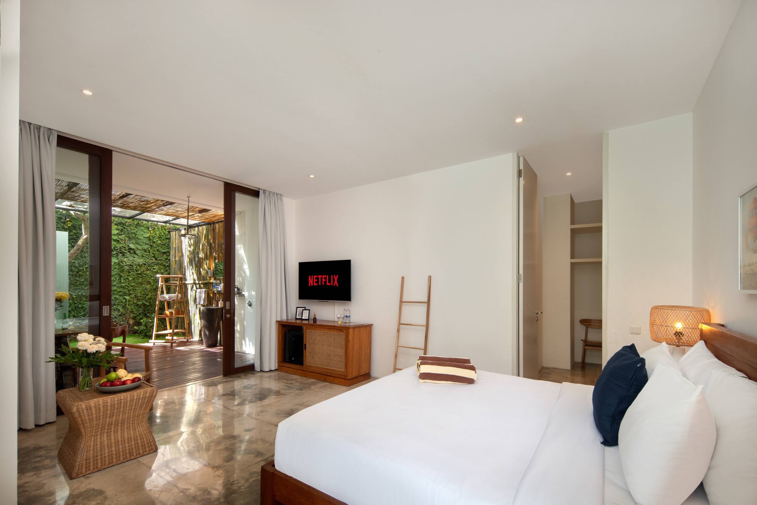 Huge&Trendy/ 7 BEDR Pool Villa/ Near Beach & Clubs — photo 4