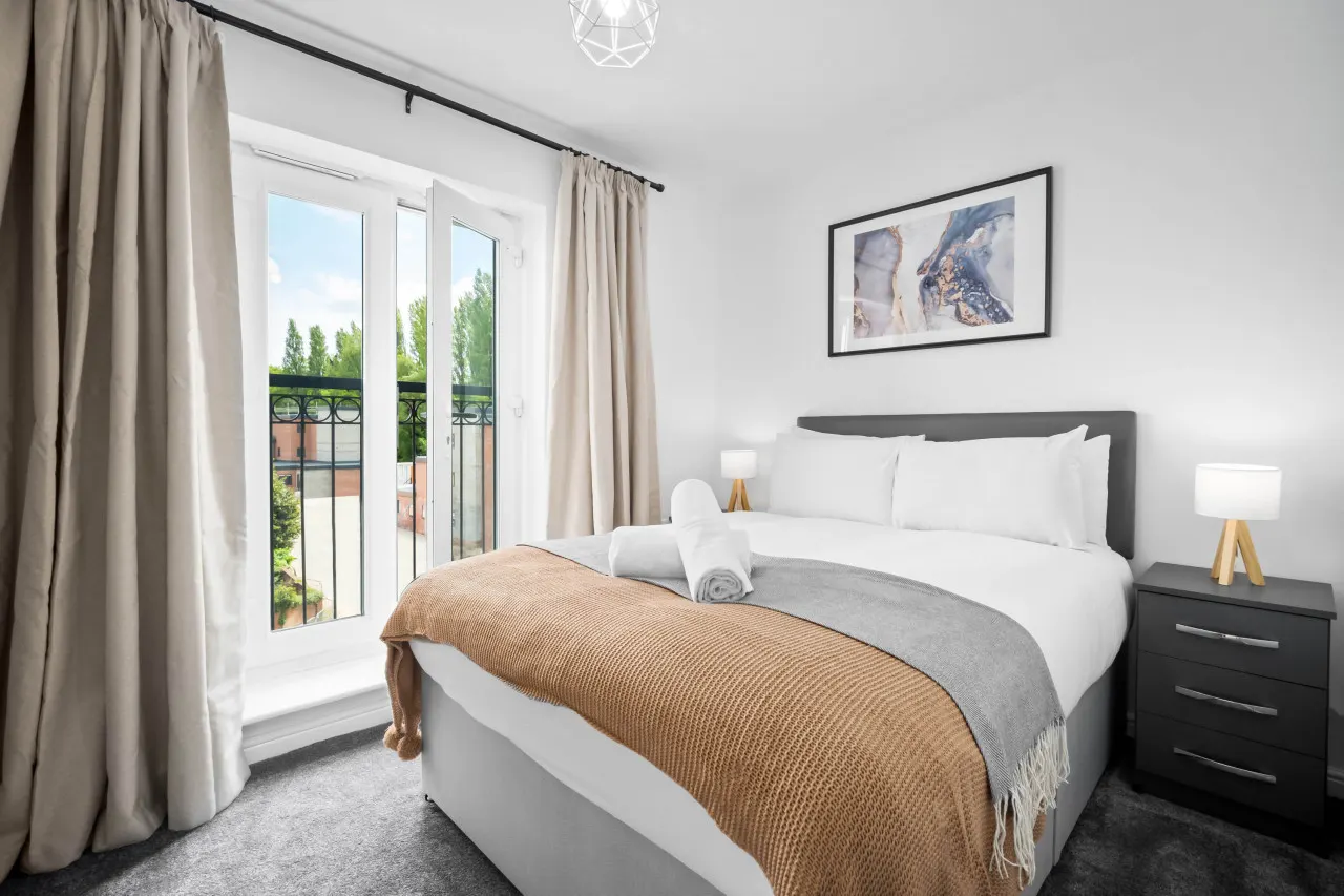 Stylish 2 Bedroom Apartment - Parking - Smart TV - WIFI 5