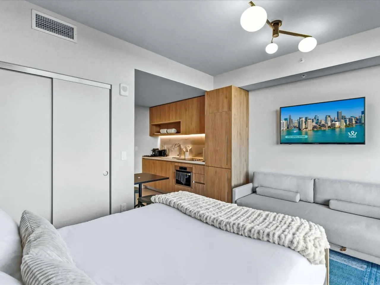Beautiful Studio Unit at The Crosby Worldcenter 9