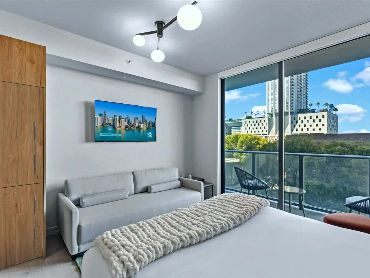 Beautiful Studio Unit at The Crosby Worldcenter 10