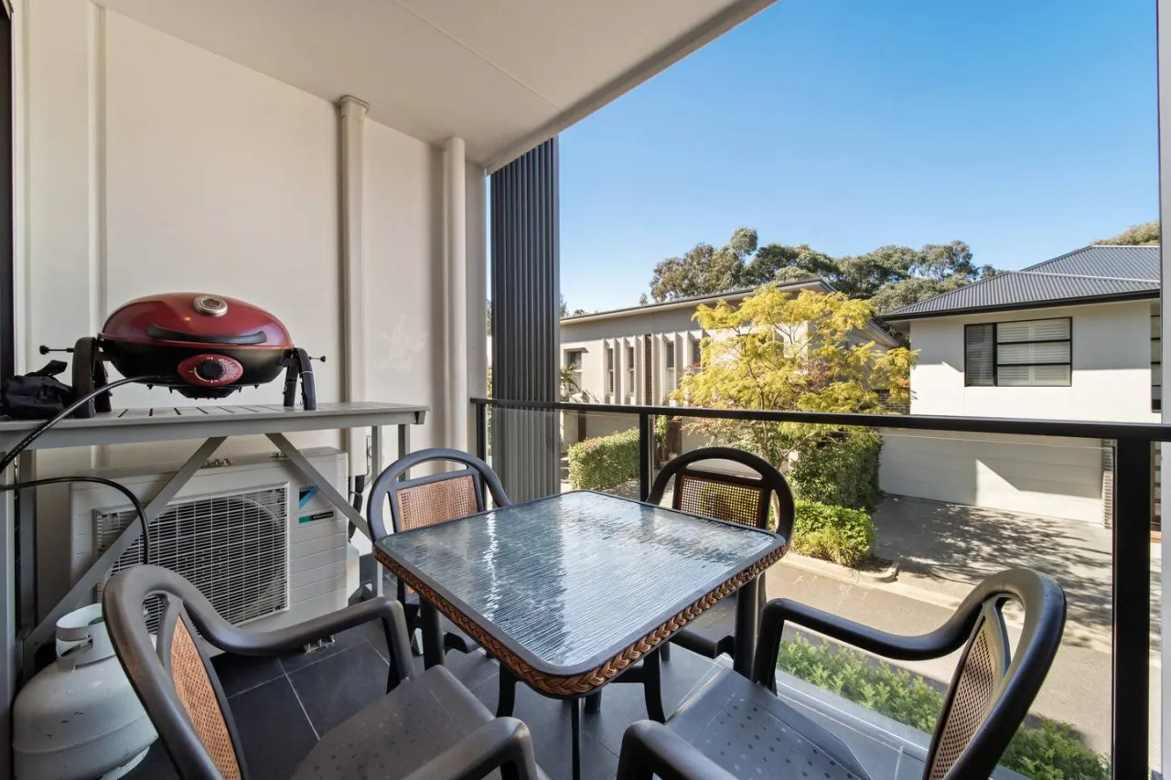 River Torrens Retreat—Between the CBD & Parklands 13