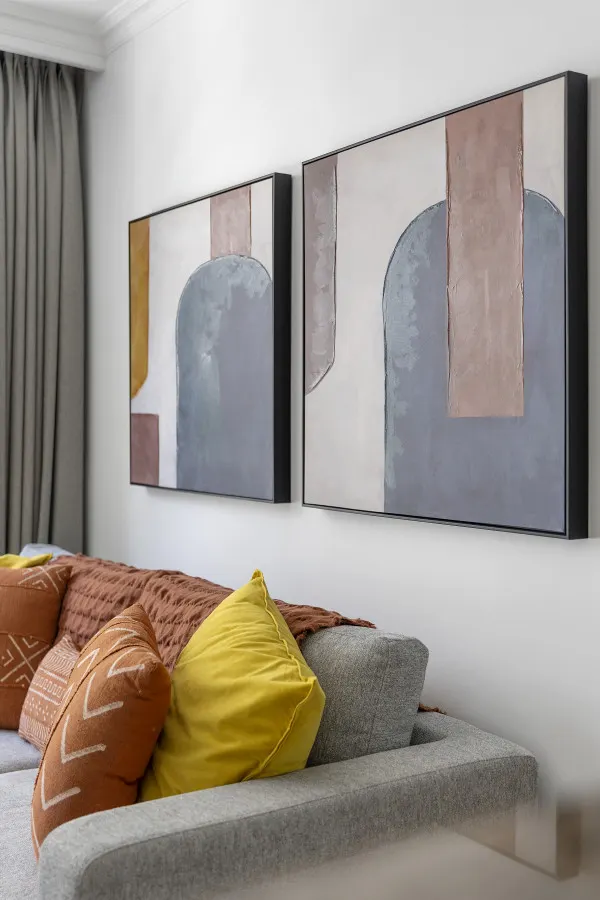 Discover Bond St 9