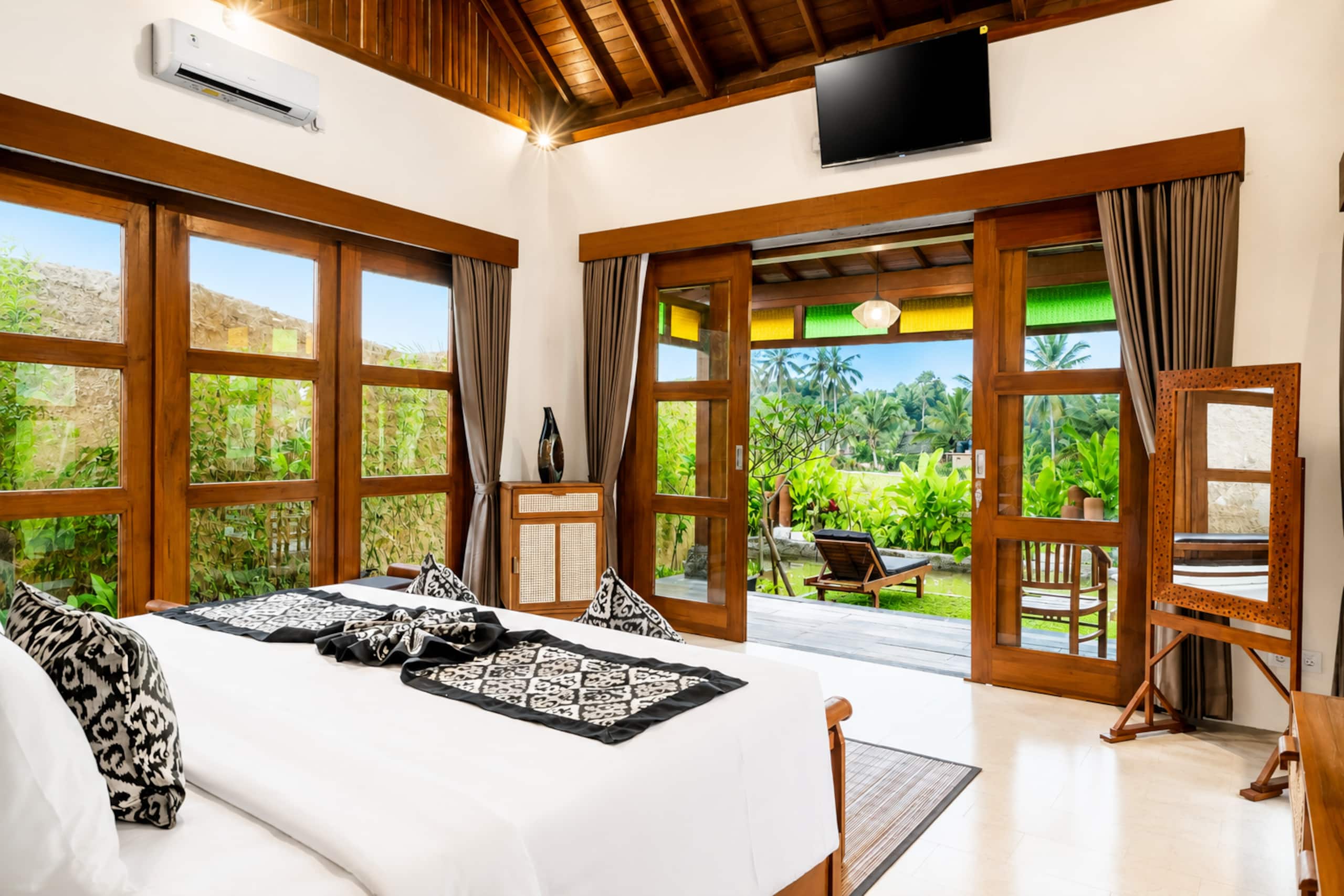 Elegant One-Bedroom Private Pool Villa — photo 5