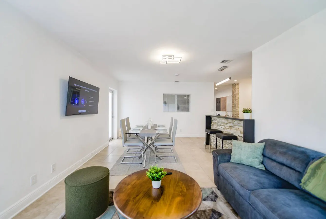 Coastal Oasis with Heated Pool: 10 Mins to Beach 8