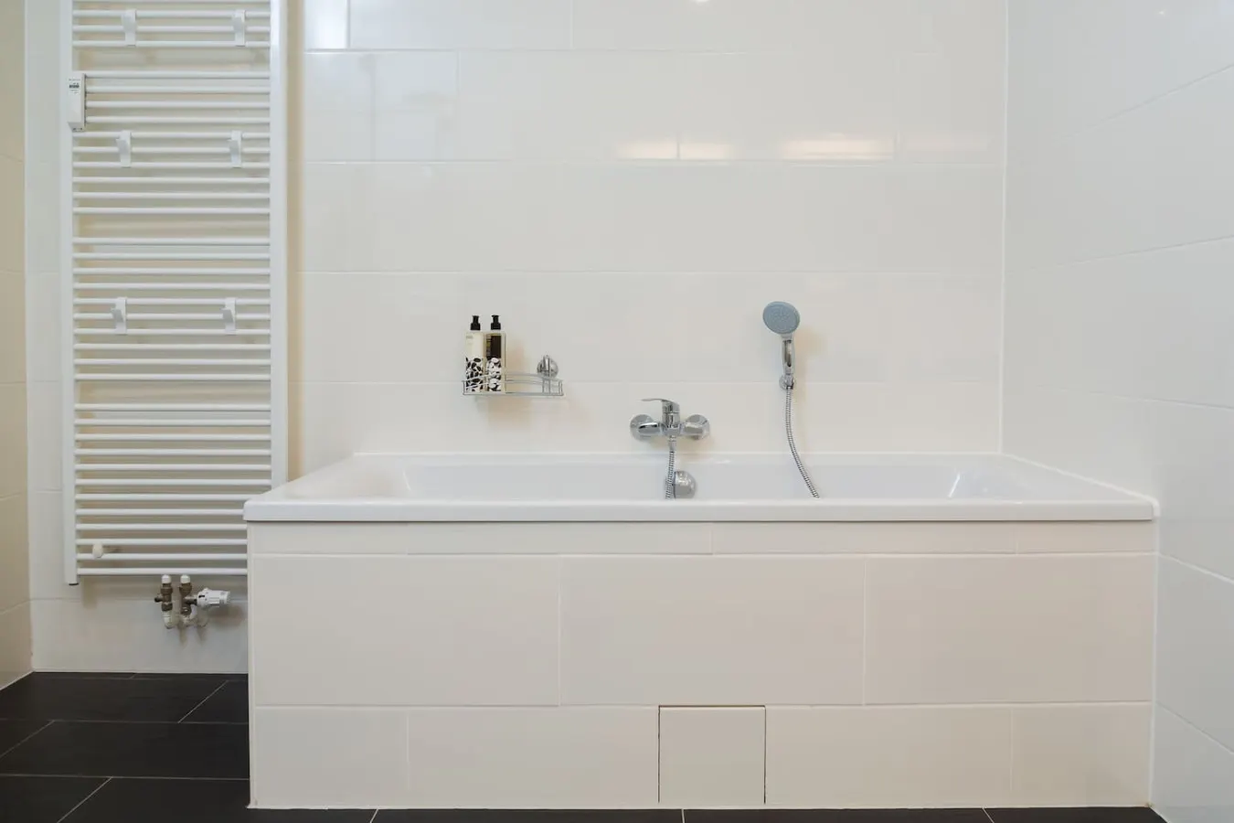 195 SQM & 5 BR // ENTIRE FLOOR: MAX 21 PERSON 16