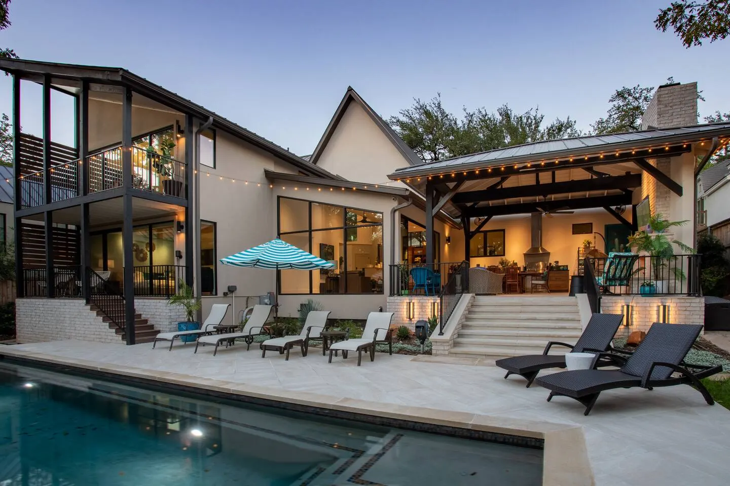 Luxury Home w/Pool & Outdoor Living 3 miles DT 10