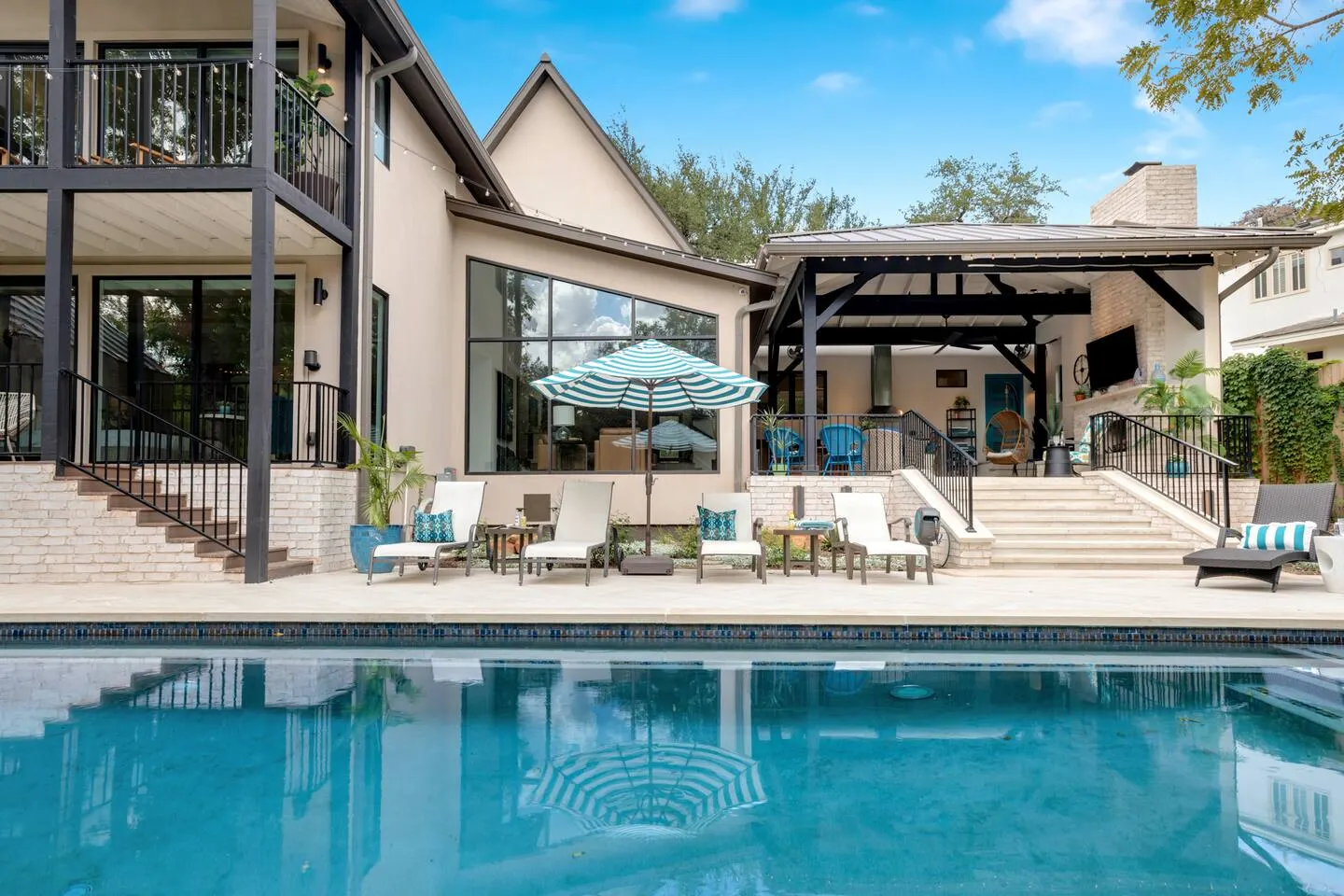 Luxury Home w/Pool & Outdoor Living 3 miles DT 6